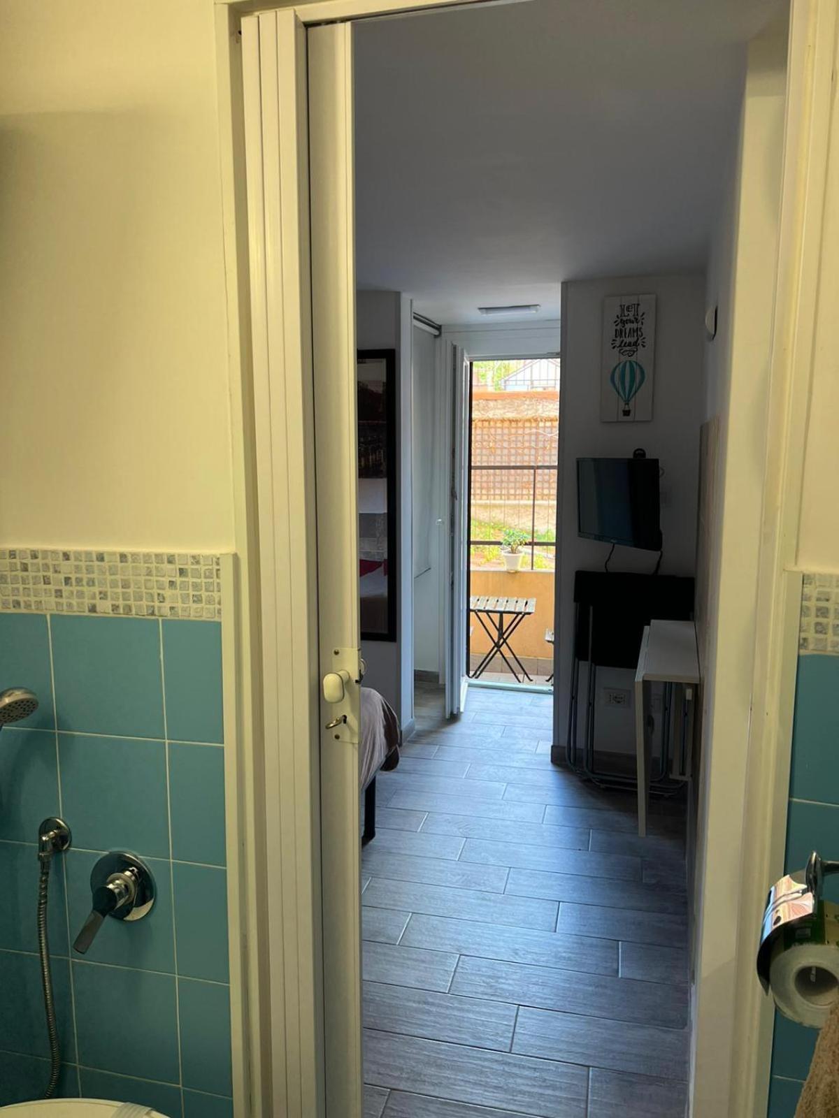 Monolocale Trastevere Locato Per Finalita Turistiche Рим Экстерьер фото